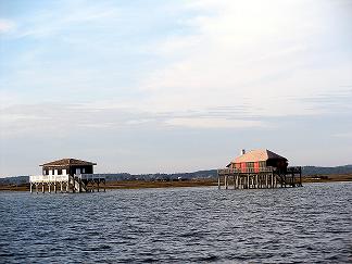 les cabanes tchanquées devant l'ile aux oiseaux